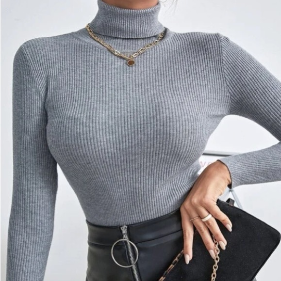 Heather Grey Ribbed Knit Turtleneck Sweater in S and M - Picture 3 of 6